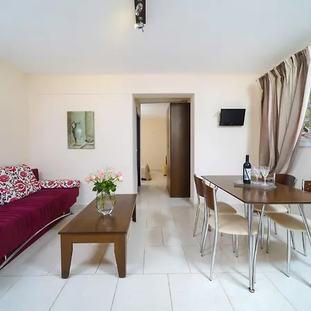 Ilias Aparthotel