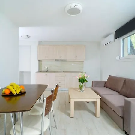 Ilias Aparthotel *