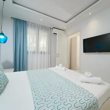 Ilias Aparthotel 3*